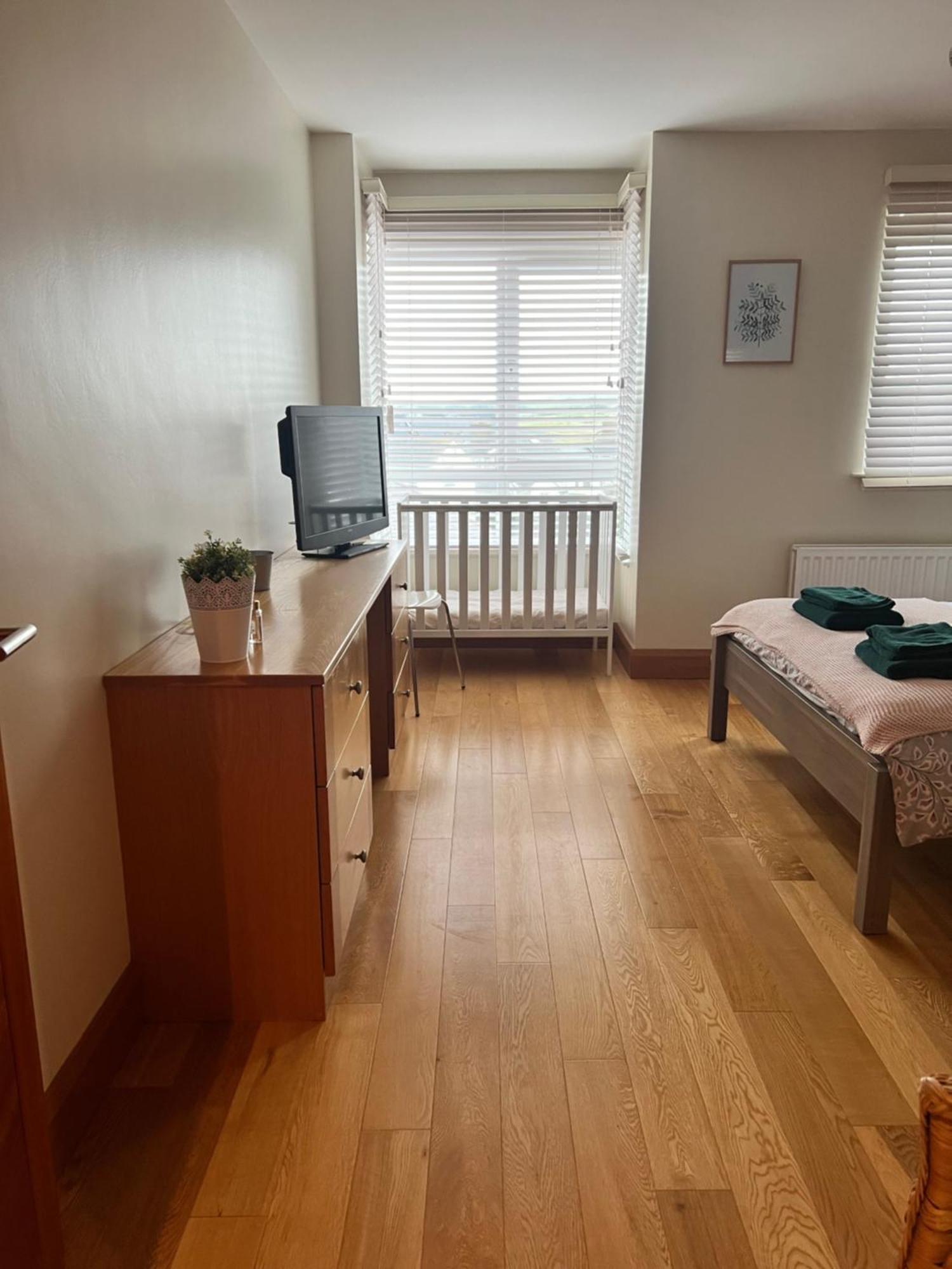 Penthouse Apartment - Town Centre, Sea Views, Secure Parking Portrush Eksteriør bilde