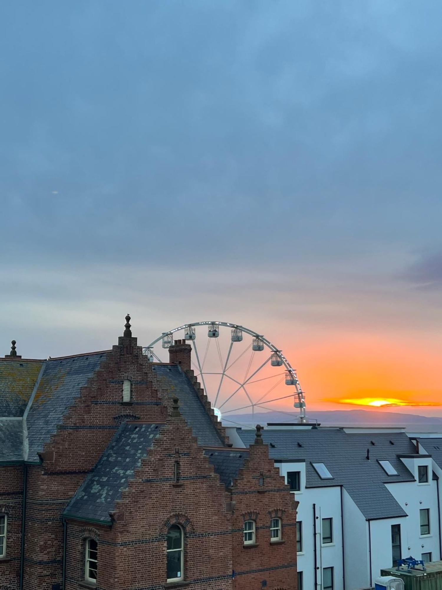 Penthouse Apartment - Town Centre, Sea Views, Secure Parking Portrush Eksteriør bilde