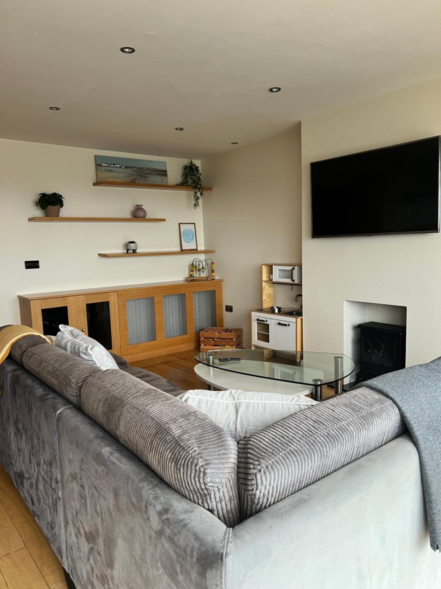 Penthouse Apartment - Town Centre, Sea Views, Secure Parking Portrush Eksteriør bilde