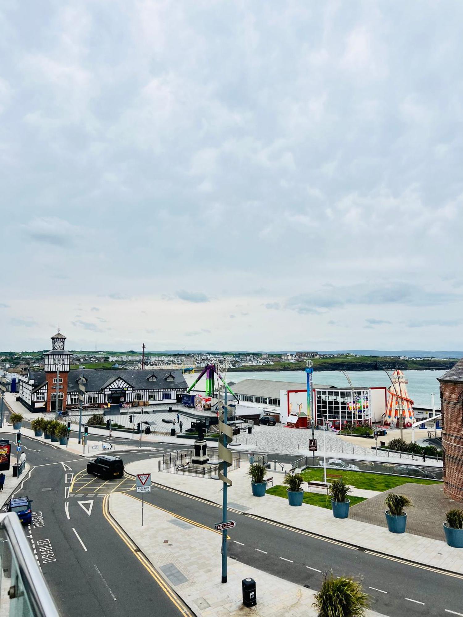 Penthouse Apartment - Town Centre, Sea Views, Secure Parking Portrush Eksteriør bilde